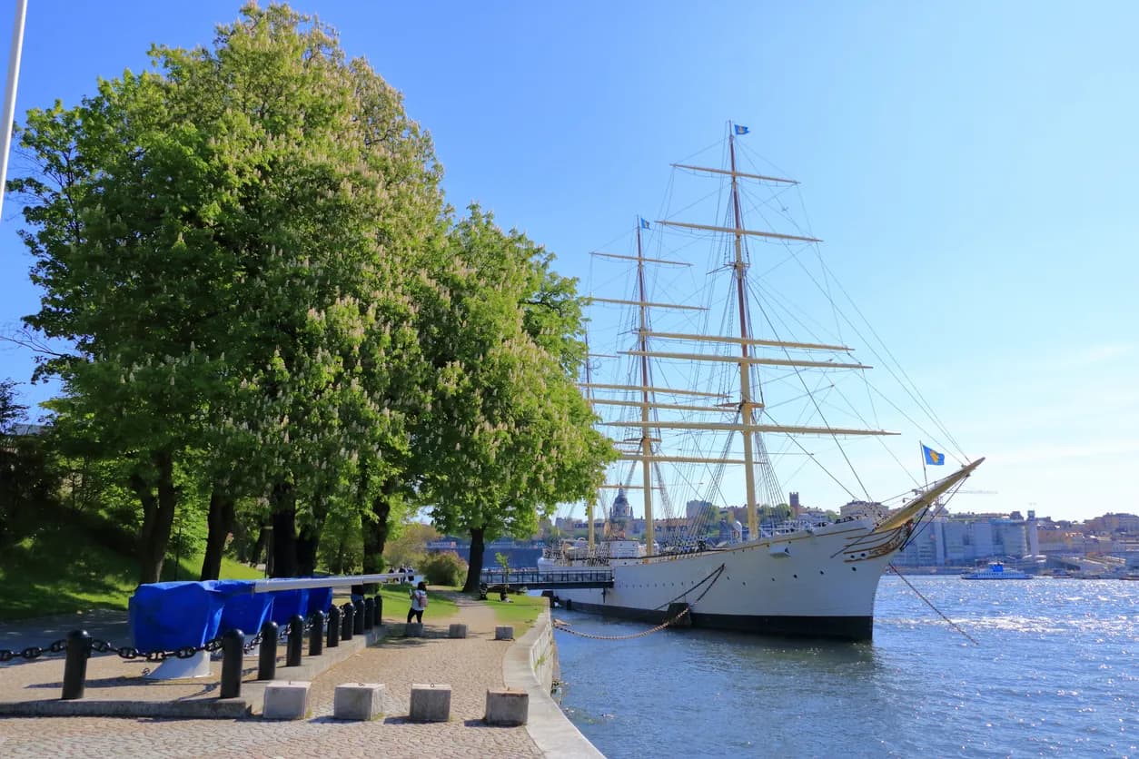 Stadsvandring Stockholm: Kvällstur längs kajer och Skeppsholmen